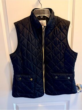 St. John's Bay Black Quilted Sleeveless Vest